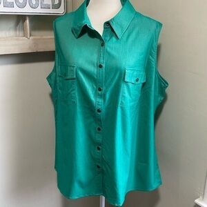Lularoe Solid Snap Button Roxanne Green NWT
